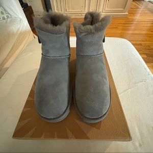 NIB Women’s UGG grey mini Bailey boot size 8